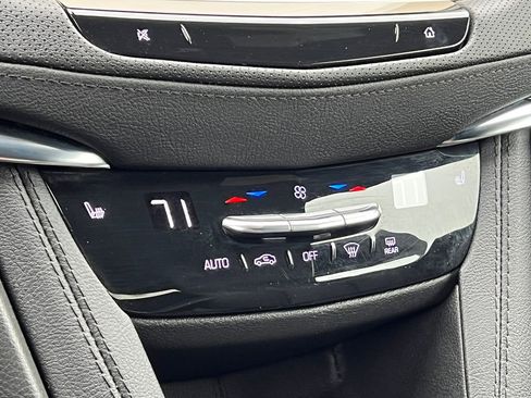 Used 2023 Cadillac XT5 Premium Luxury image 29