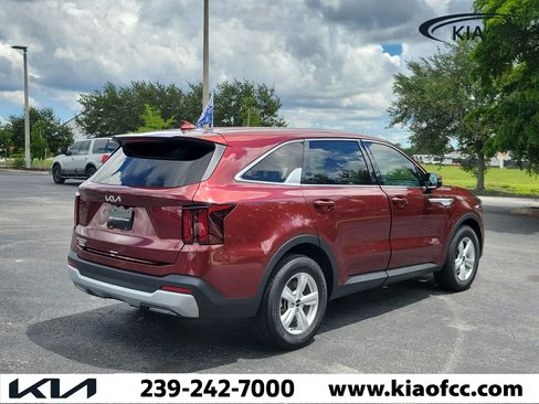 Certified 2025 Kia Sorento LX FWD image 6