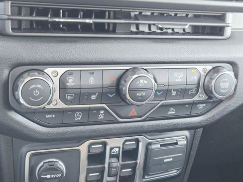 New 2026 Jeep Gladiator Sport AWD/4WD image 29