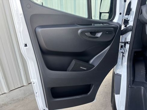 Used 2025 Mercedes-Benz Sprinter 2500 image 13