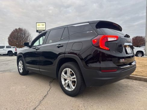 Used 2024 GMC Terrain SLE image 4