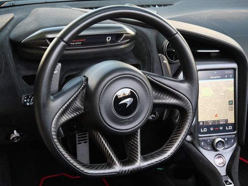 Used 2019 McLaren 720S Performance RWD image 8