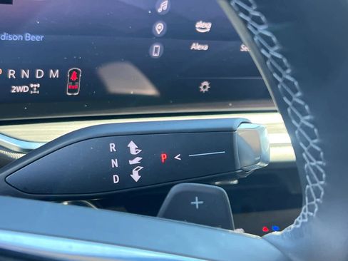 Certified 2025 Buick Envision Preferred image 18