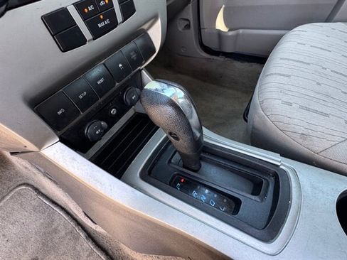 Used 2011 Ford Focus SE FWD image 6