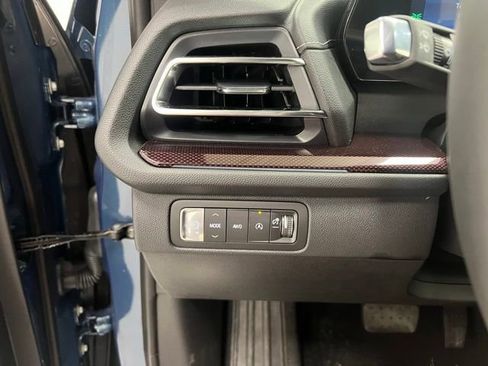New 2026 Chevrolet Traverse Z71 w/ Enhanced Driving Package AWD/4WD image 13