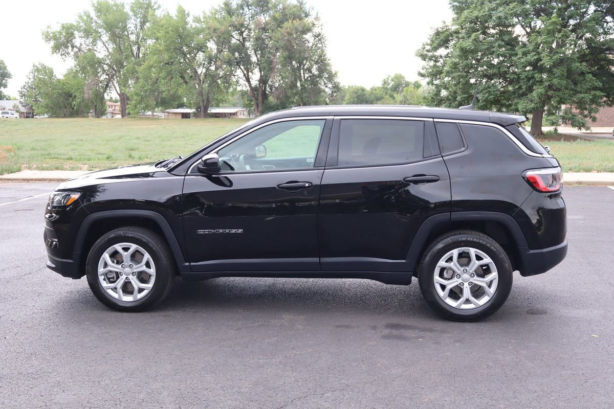 Used 2024 Jeep Compass Sport AWD/4WD image 9