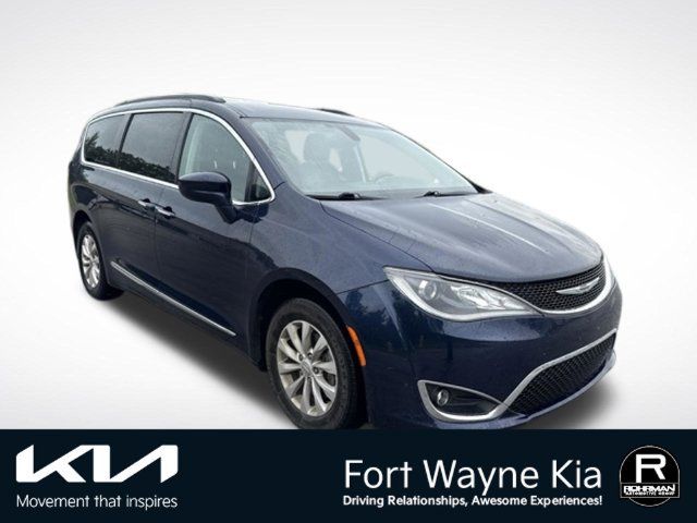 Used 2017 Chrysler Pacifica Touring-L w/ 13 Speaker Alpine Sound Group FWD image 8