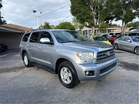 Used 2013 Toyota Sequoia SR5 image 3