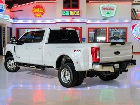 Used 2017 Ford F350 Lariat w/ Lariat Value Package AWD/4WD image 4