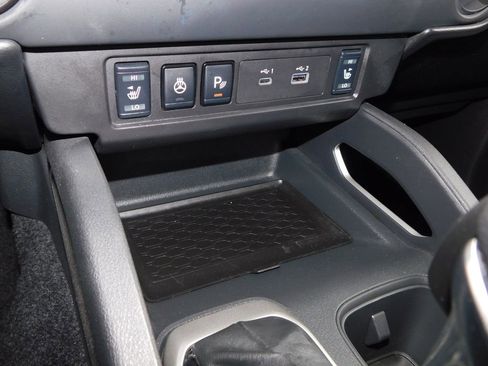 Used 2023 Nissan Frontier SV w/ SV Convenience Package image 43