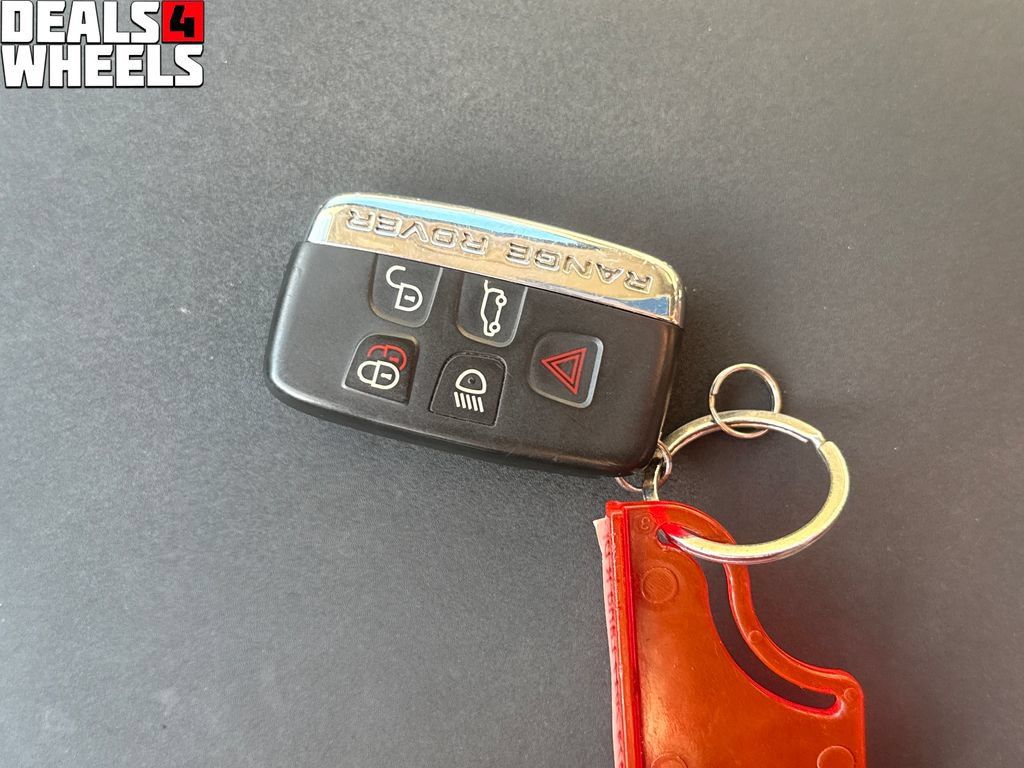 Used 2017 Land Rover Discovery HSE AWD/4WD image 23
