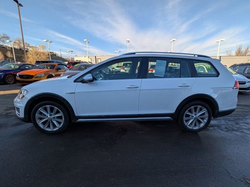Used 2017 Volkswagen Golf Alltrack SE image 4