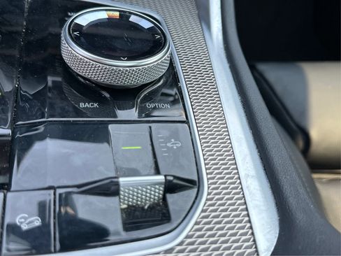 Used 2021 BMW X6 xDrive40i w/ Premium Enhanced Package image 39