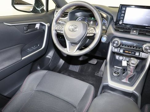 Used 2021 Toyota RAV4 SE image 9