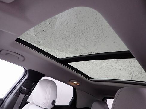 Used 2021 Chevrolet TrailBlazer LT w/ Sun and Liftgate Package image 2