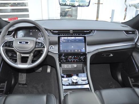 Used 2024 Jeep Grand Cherokee Overland w/ Luxury Tech Group IV image 37