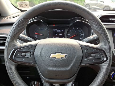 Used 2023 Chevrolet TrailBlazer LT AWD/4WD image 19