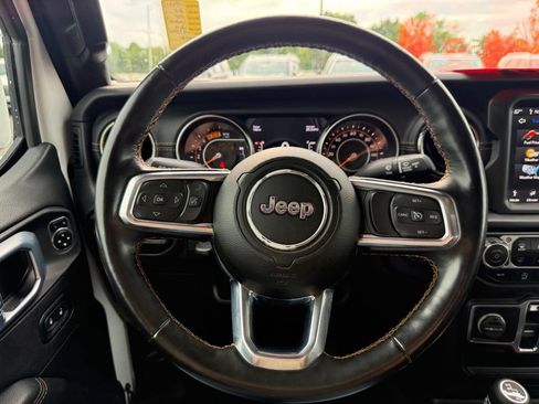 Used 2021 Jeep Gladiator Overland AWD/4WD image 14