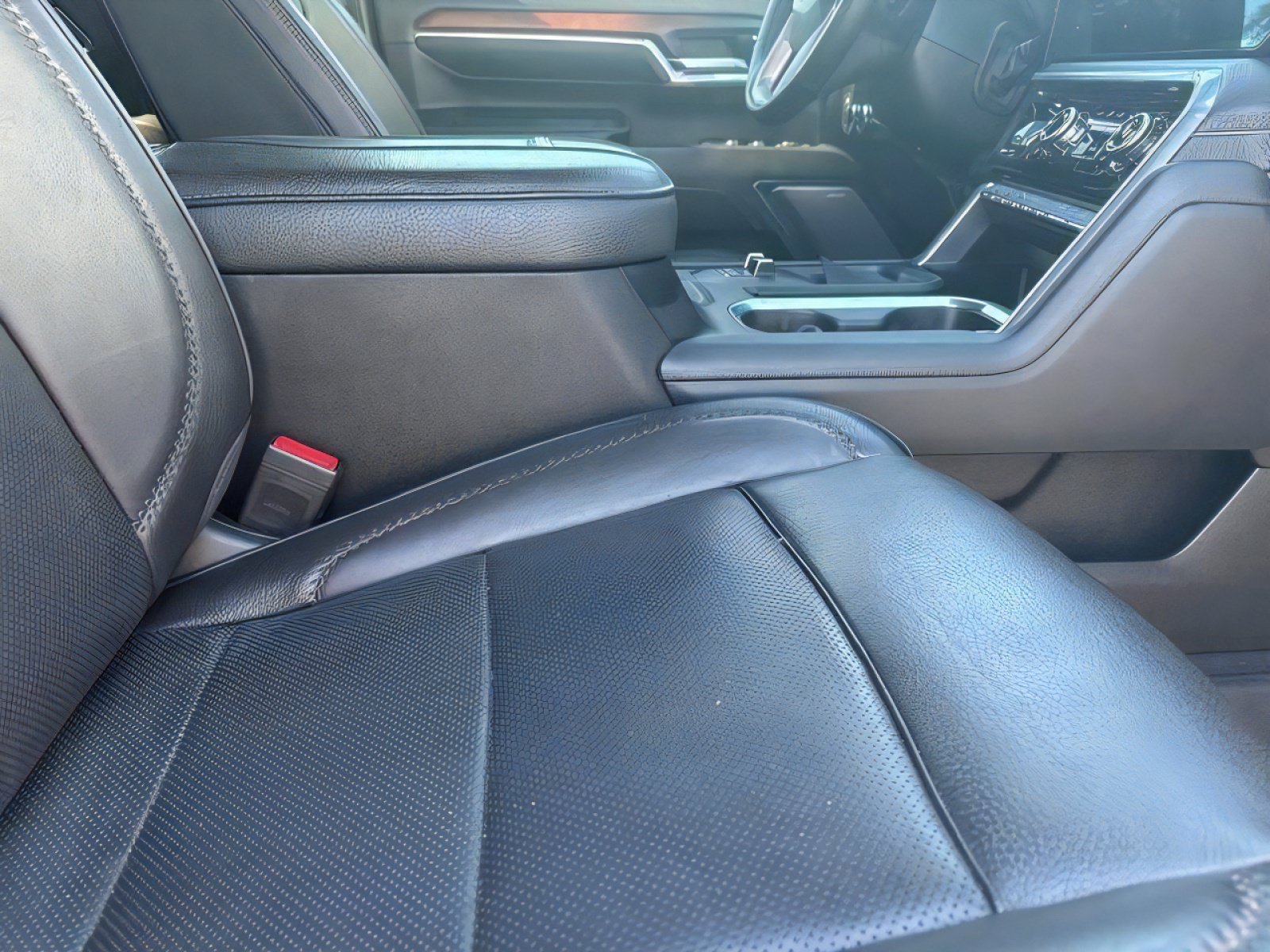 Used 2024 GMC Sierra 2500 Denali w/ Denali Reserve Package AWD/4WD image 12