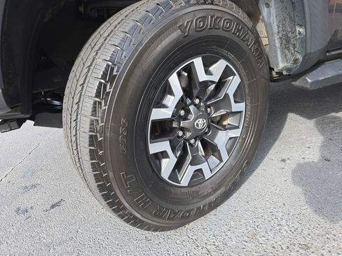 Certified 2020 Toyota Tacoma TRD Off-Road image 35