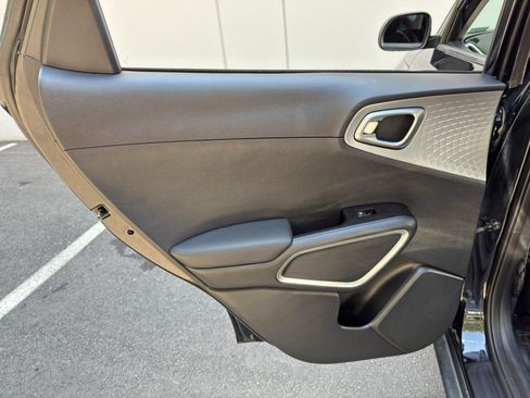 Used 2021 Kia Soul LX FWD image 33