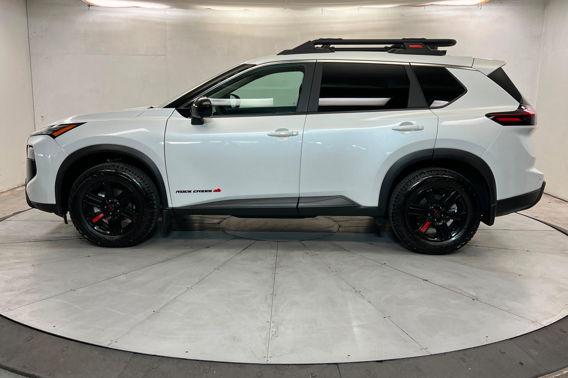 Used 2026 Nissan Rogue SV AWD/4WD image 2