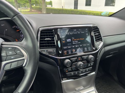 Used 2019 Jeep Grand Cherokee Altitude RWD image 32