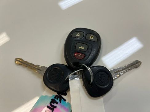 Used 2011 Buick Lucerne CX image 30