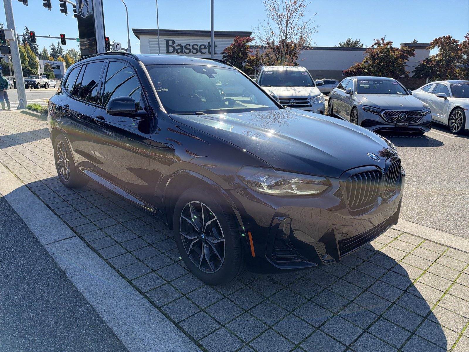 Used 2023 BMW X3 xDrive30i w/ M Sport Package AWD/4WD image 3