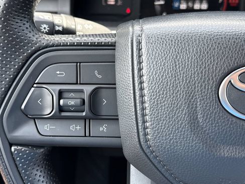 Used 2024 Toyota Tacoma SR5 AWD/4WD image 19