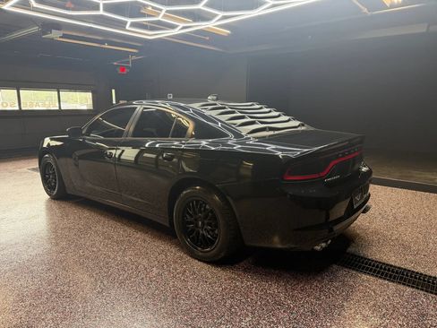 Used 2015 Dodge Charger SXT RWD image 4