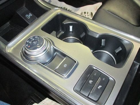 Used 2022 Ford Edge Titanium image 24