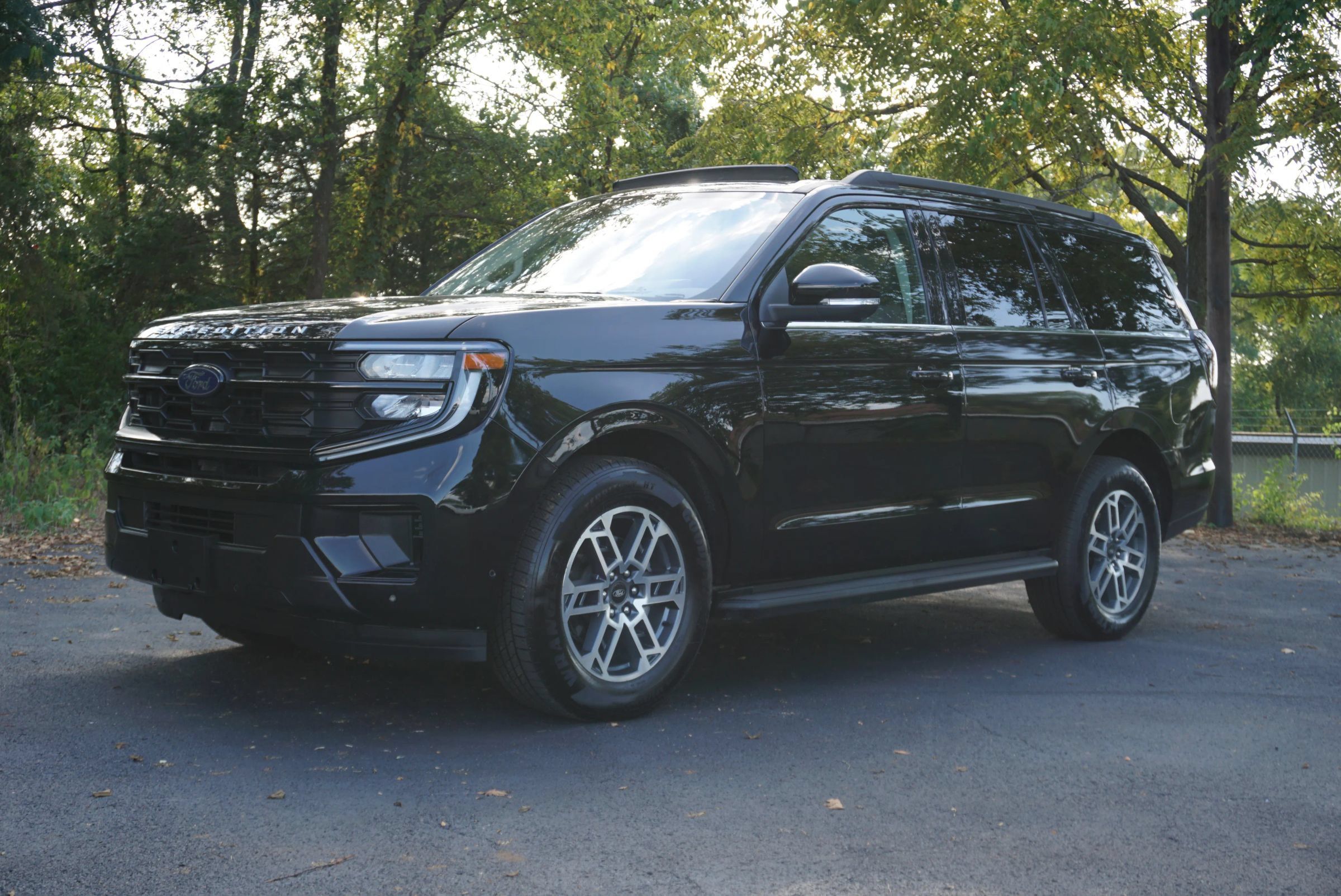 Used 2025 Ford Expedition Active RWD image 1