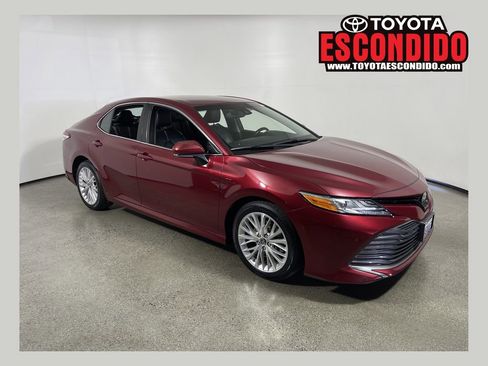 Certified 2018 Toyota Camry XLE FWD image 1