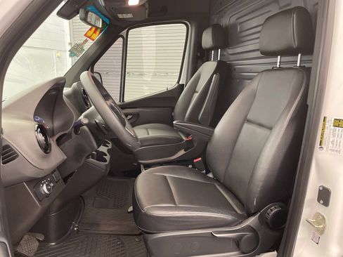Used 2022 Mercedes-Benz Sprinter 144 Cargo image 8
