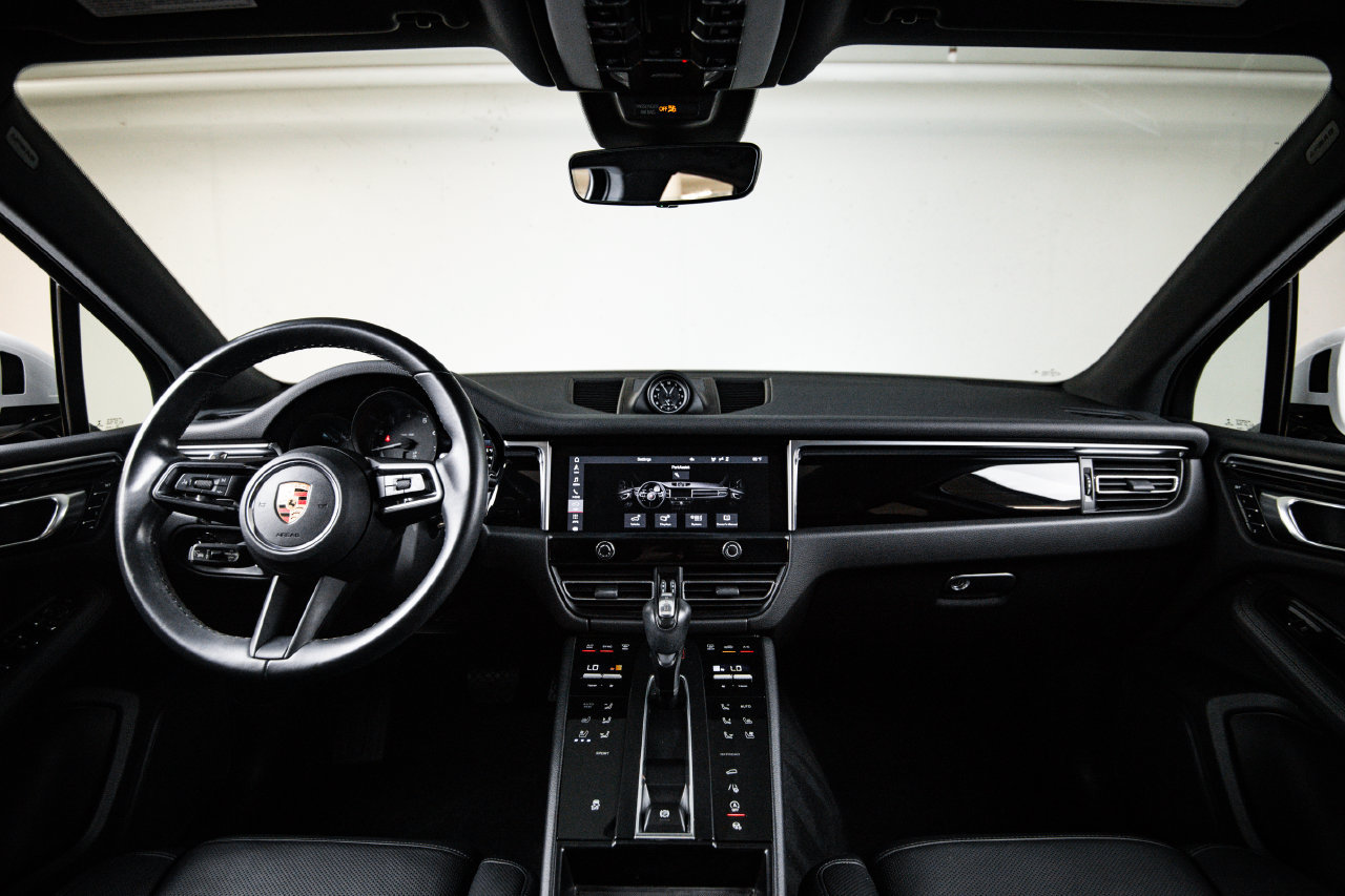 Certified 2023 Porsche Macan AWD/4WD image 25