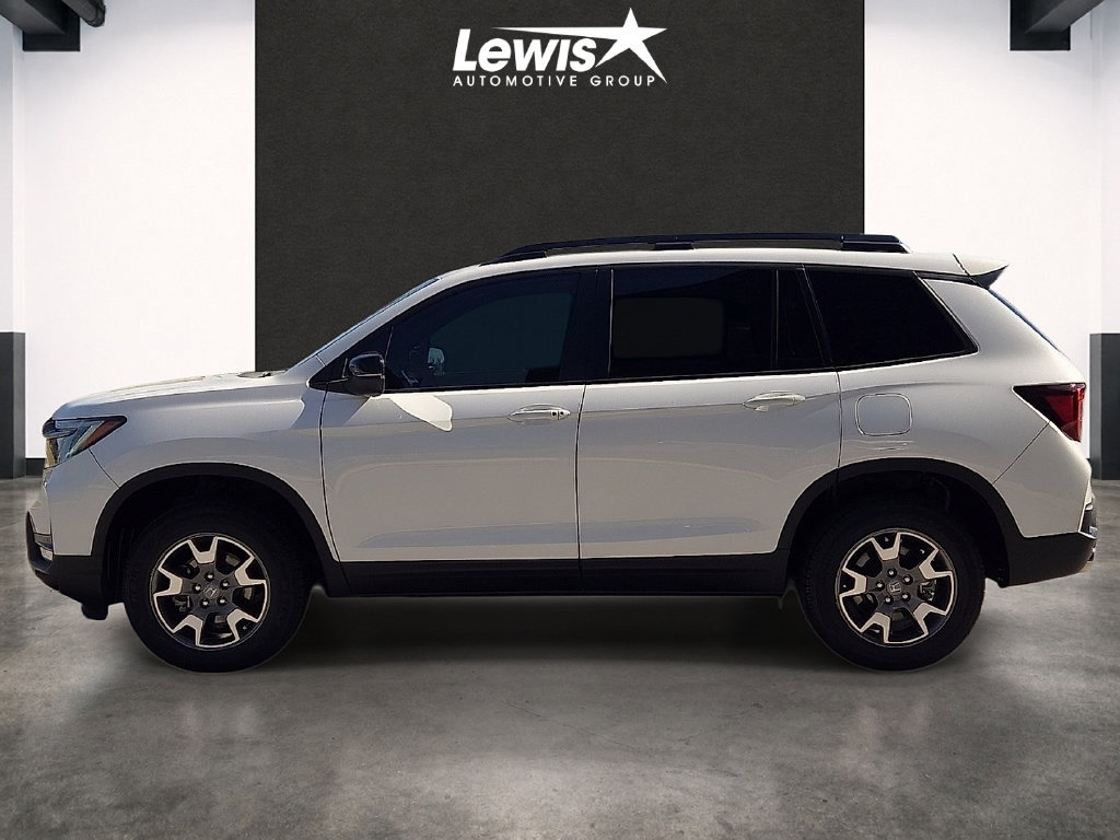 Used 2023 Honda Passport TrailSport image 2