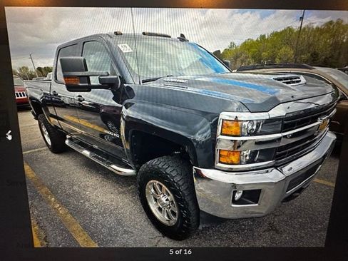 Used 2019 Chevrolet Silverado 2500 LT w/ LT Convenience Package image 4