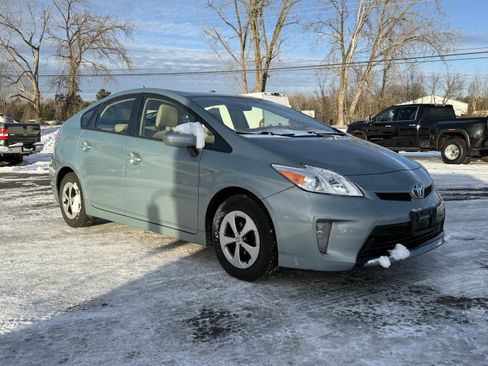 Used 2015 Toyota Prius Four image 8