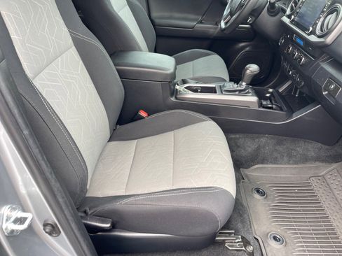 Used 2022 Toyota Tacoma TRD Off-Road w/ Technology Package image 19