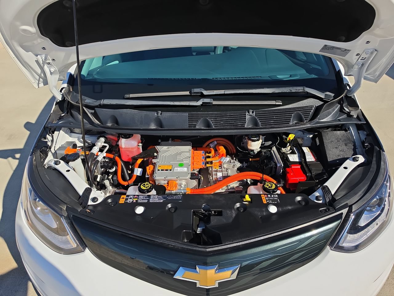 Used 2019 Chevrolet Bolt Premier w/ Infotainment Package FWD image 29