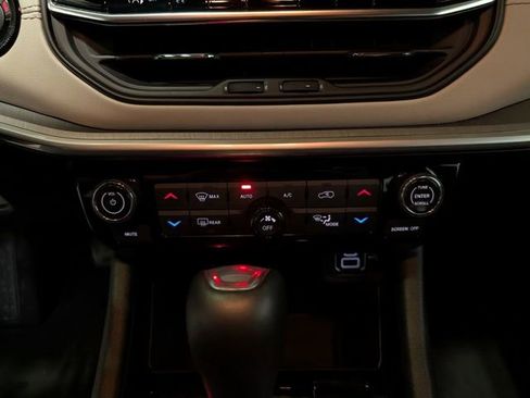 Used 2025 Jeep Compass Limited image 21