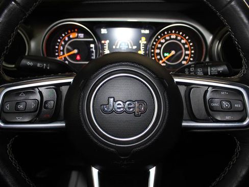 Used 2019 Jeep Wrangler Unlimited Sahara AWD/4WD image 17