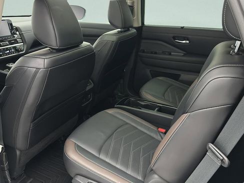 Used 2024 Nissan Pathfinder Platinum AWD/4WD image 12