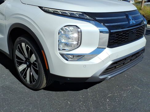 New 2026 Mitsubishi Outlander SE image 9