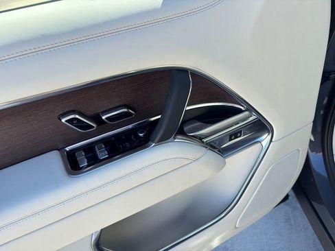 New 2026 Land Rover Range Rover Long Wheelbase SE image 12