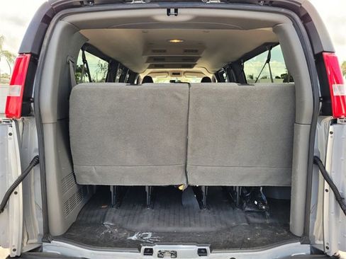 Used 2022 GMC Savana 3500 LS w/ Chrome Appearance Package image 12