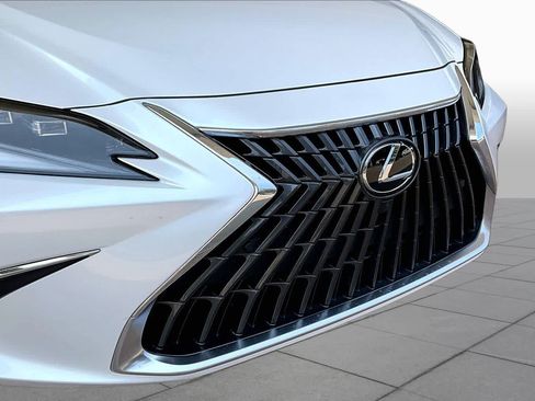 Used 2024 Lexus ES 300h Ultra Luxury w/ Accessory Package (Z2) FWD image 27