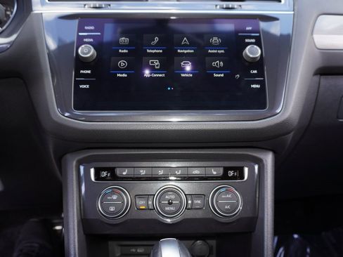 Used 2021 Volkswagen Tiguan SE R-Line image 19