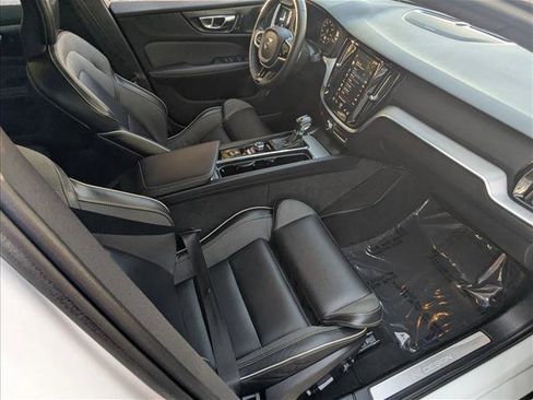 Used 2019 Volvo S60 T5 R-Design image 21